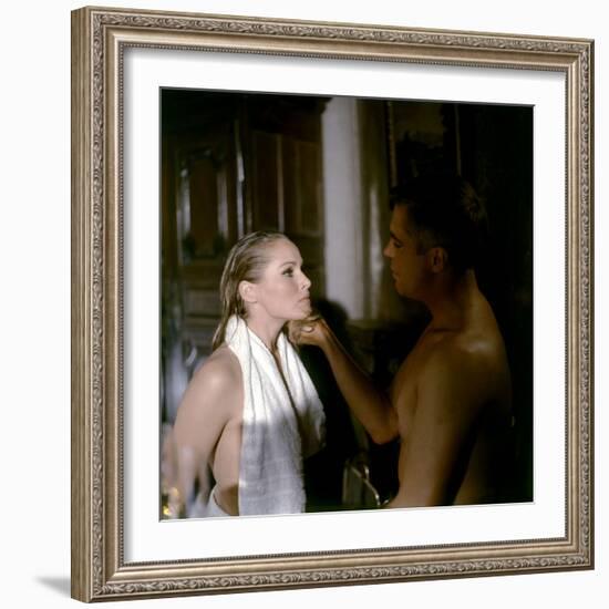 Le crepuscule des aigles (THE BLUE MAX) by JohnGuillermin with George Peppard and Ursula Andress, 1-null-Framed Photo