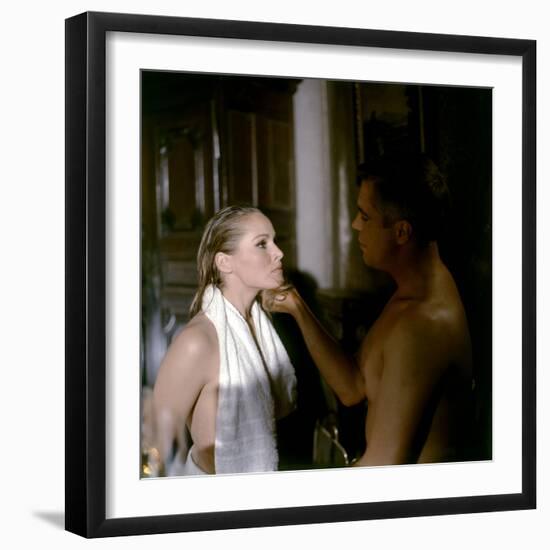 Le crepuscule des aigles (THE BLUE MAX) by JohnGuillermin with George Peppard and Ursula Andress, 1-null-Framed Photo