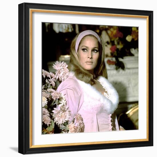 Le crepuscule des aigles (The Blue Max) by JohnGuillermin with Ursula Andress, 1966 (photo)-null-Framed Photo