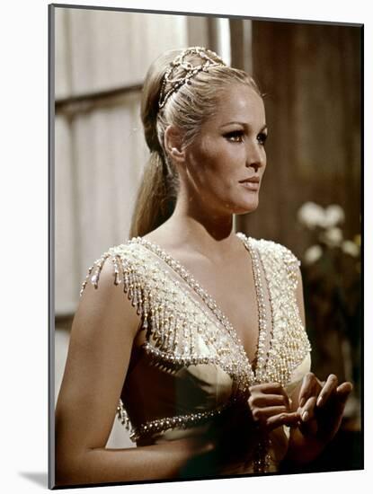 Le crepuscule des aigles (The Blue Max) by JohnGuillermin with Ursula Andress, 1966 (photo)-null-Mounted Photo