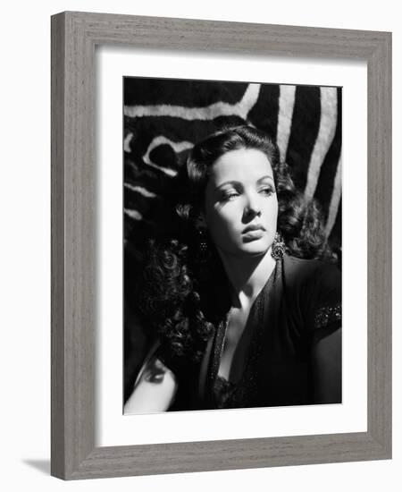 Le Crepuscule SUNDOWN by HenryHathaway with Gene Tierney, 1941 (b/w photo)-null-Framed Photo