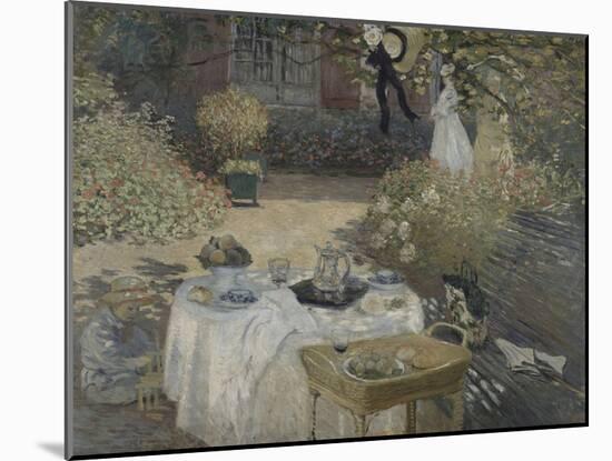 Le déjeuner ; panneau décoratif, jardin de Monet à Argenteuil, à gauche son fils Jean.-Claude Monet-Mounted Giclee Print