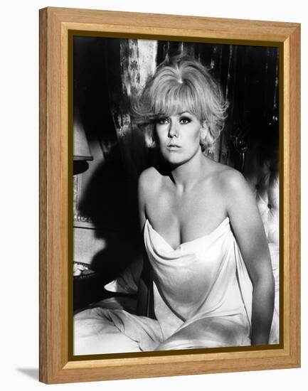 Le Demon des Femmes THE LEGEND OF LYLAH CLARE by Robert Aldrich with Kim Novak, 1968 (b/w photo)-null-Framed Stretched Canvas