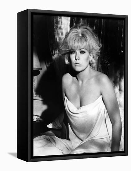 Le Demon des Femmes THE LEGEND OF LYLAH CLARE by Robert Aldrich with Kim Novak, 1968 (b/w photo)-null-Framed Stretched Canvas