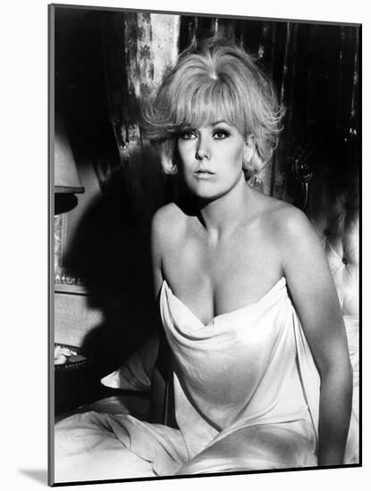 Le Demon des Femmes THE LEGEND OF LYLAH CLARE by Robert Aldrich with Kim Novak, 1968 (b/w photo)-null-Mounted Photo
