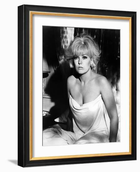 Le Demon des Femmes THE LEGEND OF LYLAH CLARE by Robert Aldrich with Kim Novak, 1968 (b/w photo)-null-Framed Photo