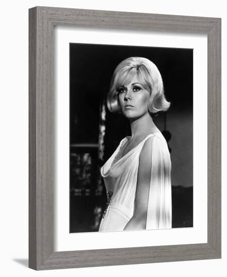 Le Demon des Femmes THE LEGEND OF LYLAH CLARE by Robert Aldrich with Kim Novak, 1968 (b/w photo)-null-Framed Photo