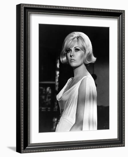 Le Demon des Femmes THE LEGEND OF LYLAH CLARE by Robert Aldrich with Kim Novak, 1968 (b/w photo)-null-Framed Photo