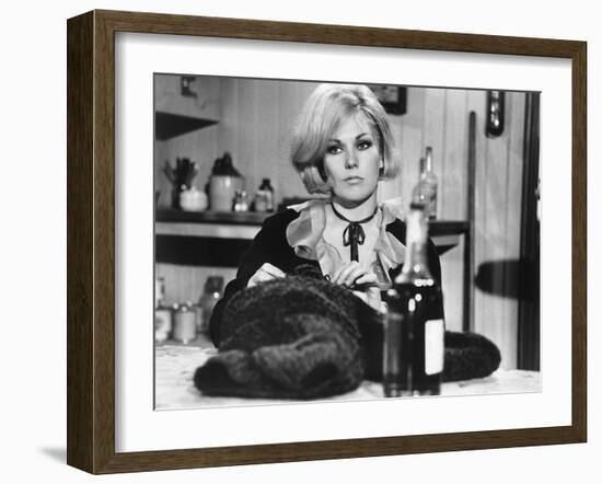 Le Demon des Femmes THE LEGEND OF LYLAH CLARE by Robert Aldrich with Kim Novak, 1968 (photo)-null-Framed Photo