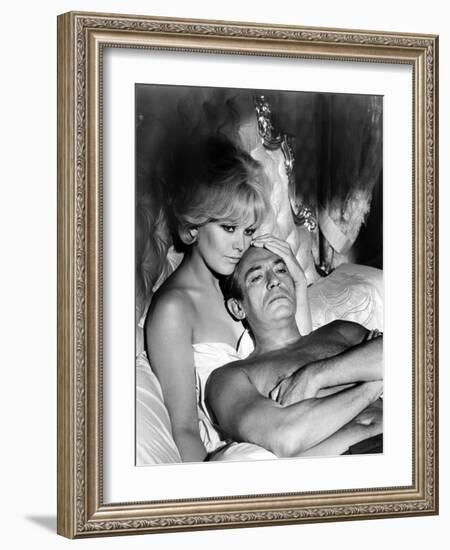 Le Demon des Femmes THE LEGEND OF LYLAH CLARE by Robert Aldrich with Kim Novak and Peter Finch, 196-null-Framed Photo