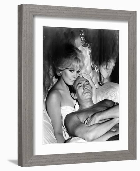 Le Demon des Femmes THE LEGEND OF LYLAH CLARE by Robert Aldrich with Kim Novak and Peter Finch, 196-null-Framed Photo