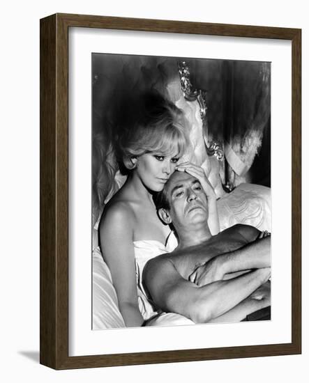Le Demon des Femmes THE LEGEND OF LYLAH CLARE by Robert Aldrich with Kim Novak and Peter Finch, 196-null-Framed Photo