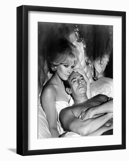 Le Demon des Femmes THE LEGEND OF LYLAH CLARE by Robert Aldrich with Kim Novak and Peter Finch, 196-null-Framed Photo