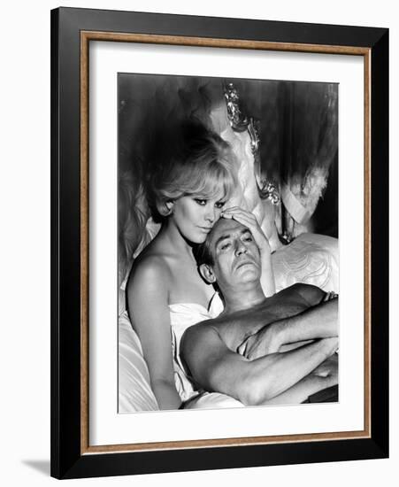 Le Demon des Femmes THE LEGEND OF LYLAH CLARE by Robert Aldrich with Kim Novak and Peter Finch, 196-null-Framed Photo