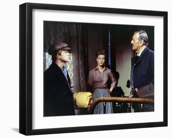 Le Dernier des Geants THE SHOOTIST by DonSiegel with Ron Howard, John Wayne and Lauren Bacall, 1976-null-Framed Photo