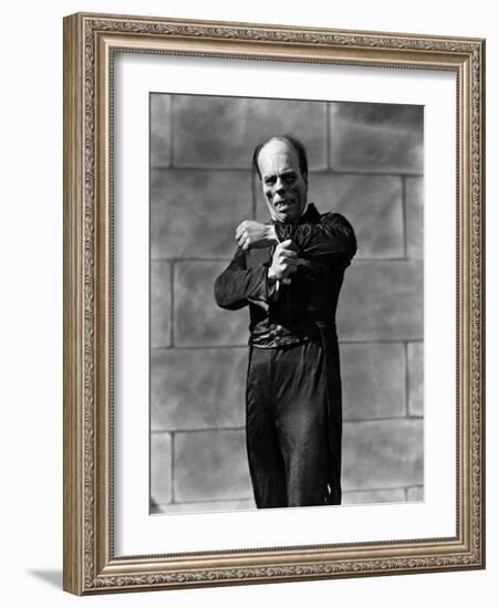 Le fantome by l' opera PHANTOM OF THE OPERA by RupertJulian and LonChaney with Lon Chaney, 1925 maq-null-Framed Photo