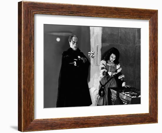 Le fantome by l' opera PHANTOM OF THE OPERA by RupertJulian and LonChaney with Lon Chaney Sr. and M-null-Framed Photo