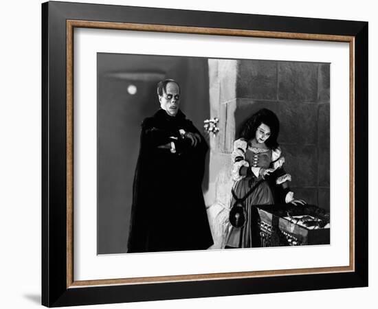 Le fantome by l' opera PHANTOM OF THE OPERA by RupertJulian and LonChaney with Lon Chaney Sr. and M-null-Framed Photo