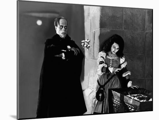 Le fantome by l' opera PHANTOM OF THE OPERA by RupertJulian and LonChaney with Lon Chaney Sr. and M-null-Mounted Photo