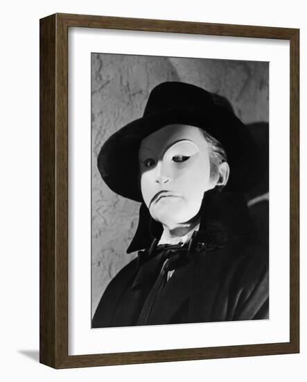 Le Fantome by l'Opera THE PHANTOM OF THE OPERA by Arthur Lubin with Claude Rains, 1943 (b/w photo)-null-Framed Photo