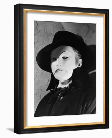 Le Fantome by l'Opera THE PHANTOM OF THE OPERA by Arthur Lubin with Claude Rains, 1943 (b/w photo)-null-Framed Photo