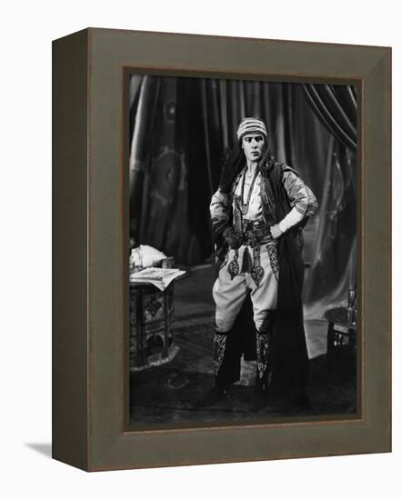 Le fils du Cheik The son of the Sheik by GeorgeFitzmaurice with Rudolph Valentino, 1926 (b/w photo)-null-Framed Stretched Canvas