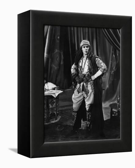 Le fils du Cheik The son of the Sheik by GeorgeFitzmaurice with Rudolph Valentino, 1926 (b/w photo)-null-Framed Stretched Canvas