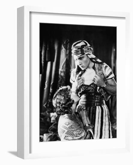 Le Fils du Sheik The Son of the Sheik by George Fitzmaurice with Rudolph Valentino and Vilma Banky,-null-Framed Photo