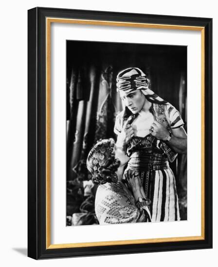 Le Fils du Sheik The Son of the Sheik by George Fitzmaurice with Rudolph Valentino and Vilma Banky,-null-Framed Photo