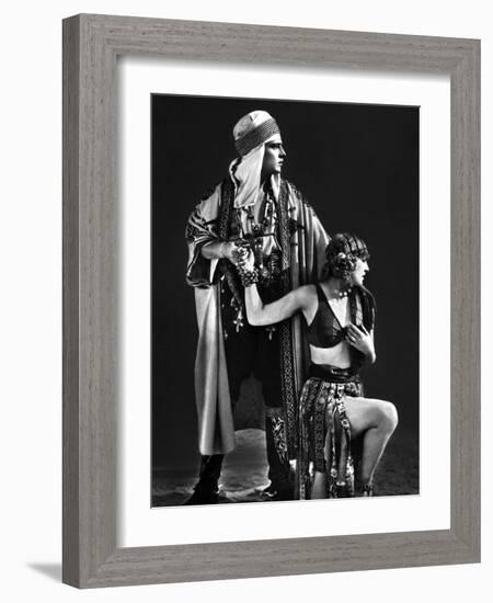 Le Fils du Sheik The Son of the Sheik by George Fitzmaurice with Rudolph Valentino and Vilma Banky,-null-Framed Photo