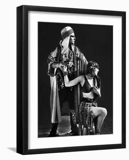 Le Fils du Sheik The Son of the Sheik by George Fitzmaurice with Rudolph Valentino and Vilma Banky,-null-Framed Photo