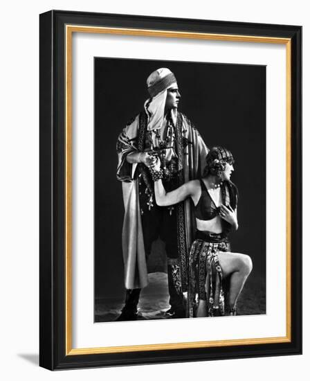 Le Fils du Sheik The Son of the Sheik by George Fitzmaurice with Rudolph Valentino and Vilma Banky,-null-Framed Photo