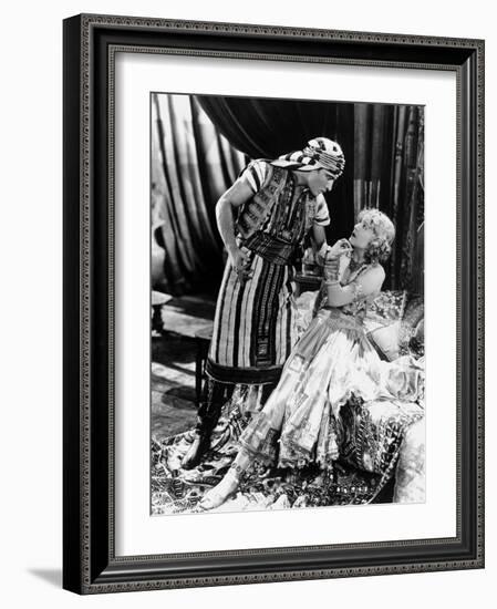 Le Fils du Sheik The Son of the Sheik by George Fitzmaurice with Rudolph Valentino and Vilma Banky,-null-Framed Photo