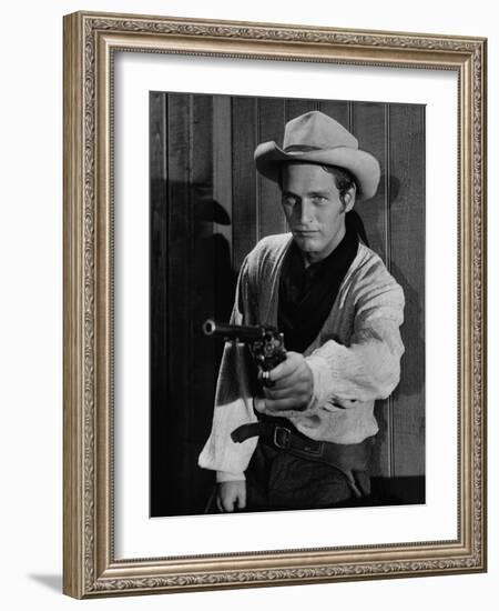 Le Gaucher THE LEFT HANDED GUN by ArthurPenn with Paul Newman en, 1957 (b/w photo)-null-Framed Photo