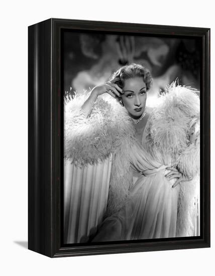 Le grand alibi STAGE FRIGHT by Alfred Hitchcock with Marlene Dietrich, 1950 (Costumes par Christian-null-Framed Stretched Canvas