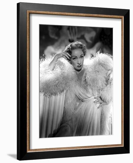 Le grand alibi STAGE FRIGHT by Alfred Hitchcock with Marlene Dietrich, 1950 (Costumes par Christian-null-Framed Photo