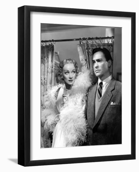 Le grand alibi STAGE FRIGHT by Alfred Hitchcock with Marlene Dietrich, Richard Todd, 1950 (Costumes-null-Framed Photo