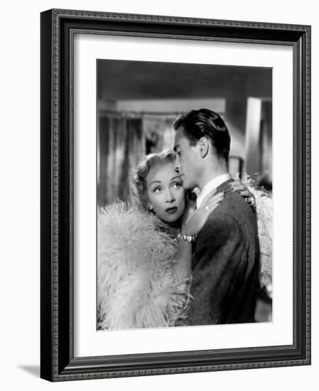 Le grand alibi STAGE FRIGHT by Alfred Hitchcock with Marlene Dietrich, Richard Todd, 1950 (Costumes-null-Framed Photo