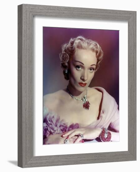 Le grand alibi STAGE FRIGHT by Alfred Hitchcock-null-Framed Photo