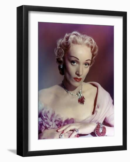 Le grand alibi STAGE FRIGHT by Alfred Hitchcock-null-Framed Photo