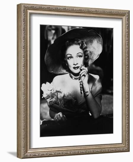 Le grand alibi STAGE FRIGHT by Alfred Hitchcock-null-Framed Photo