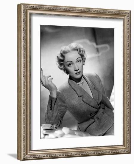 Le grand alibi STAGE FRIGHT by Alfred Hitchcock-null-Framed Photo