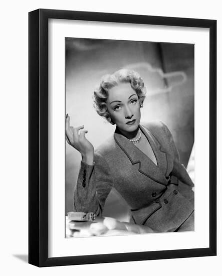 Le grand alibi STAGE FRIGHT by Alfred Hitchcock-null-Framed Photo