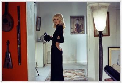 'Le grand blond with une chaussure noire by Yves Robert with Mireille Darc  ici dans une robe by Guy ' Photo | Art.com