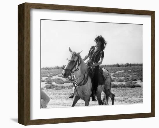 Le Grand Risque the Big Gamble De Richardfleischer Avec Juliette Greco Le 9 Novembre 1960-null-Framed Photo