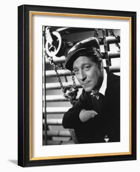 LE JOUR SE LEVE, 1939 directed by MARCEL CARNE Jean Gabin (b/w photo)-null-Framed Photo