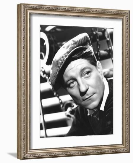 LE JOUR SE LEVE, 1939 directed by MARCEL CARNE Jean Gabin (b/w photo)-null-Framed Photo