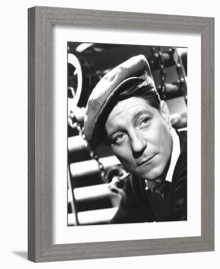 LE JOUR SE LEVE, 1939 directed by MARCEL CARNE Jean Gabin (b/w photo)-null-Framed Photo