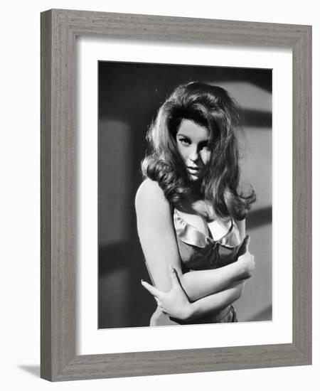 Le kid by Cincinnati THE CINCINNATI KID by NormanJewison with Ann-Margret, 1965 (b/w photo)-null-Framed Photo