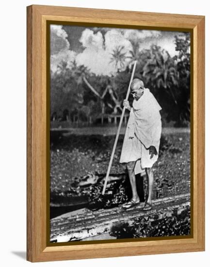 Le Mahatma Mohandas Karamchand Gandhi (1869-1948) During Salt March in 1930-null-Framed Stretched Canvas